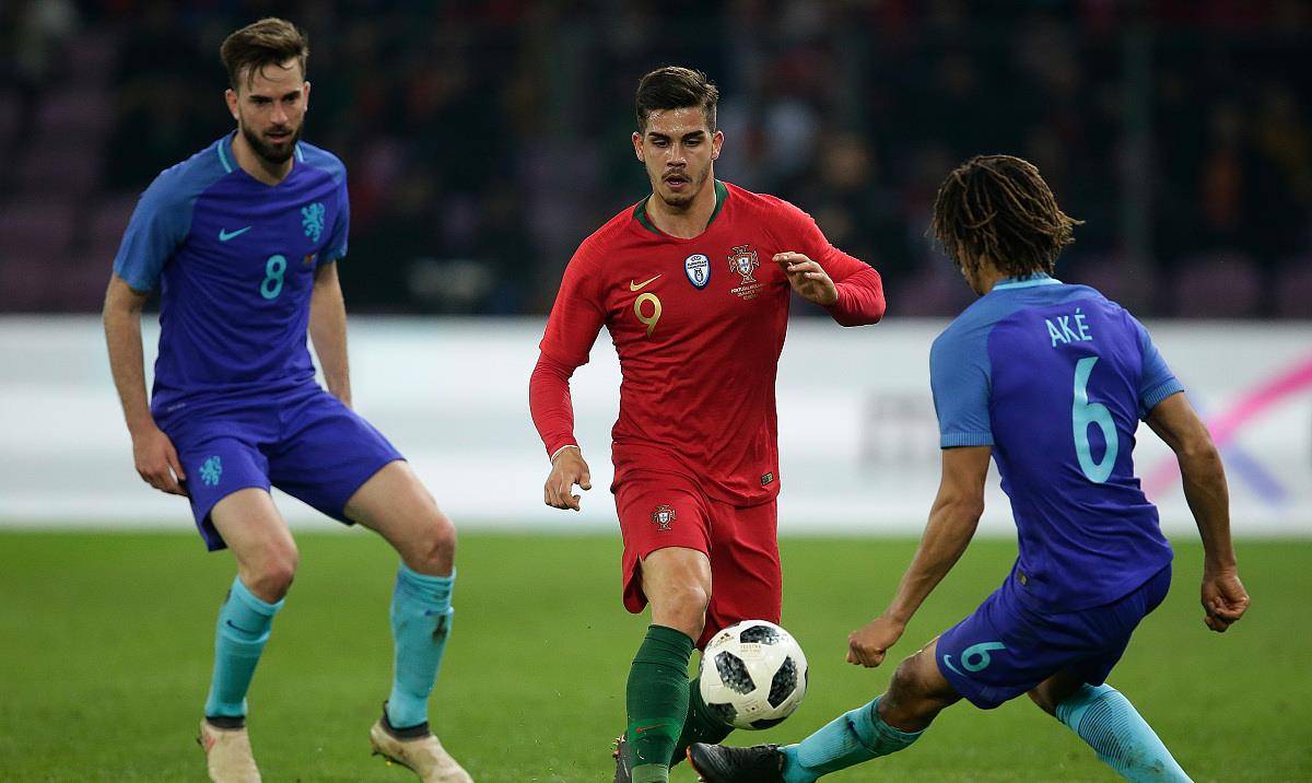 3377体育登陆-里尔发布备战花絮，冲刺阶段止住颓势，德甲任务艰巨，细节决定成败